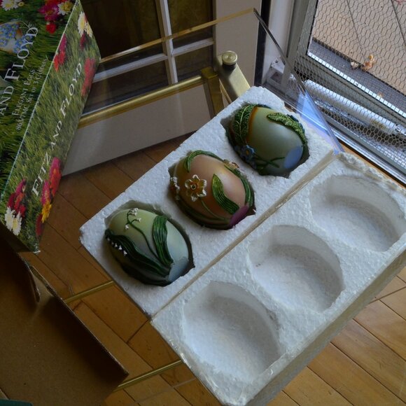 Fitz & Floyd Elegant Eggs Set of 3 Candles - Picture 4 of 8